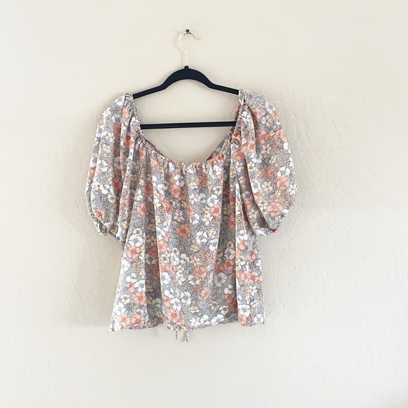 Lily White Floral Front Scrunched‎ Top - Picture 2 of 6